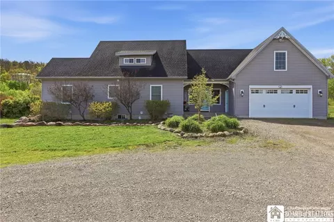 33 Diamond Dr, Carroll, NY 14738