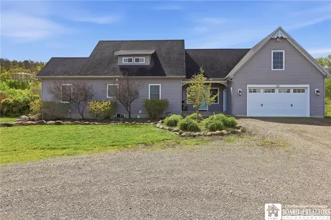 33 Diamond Dr, Carroll, NY 14738