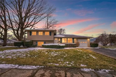 149 Centerwood Dr, Greece, NY 14616