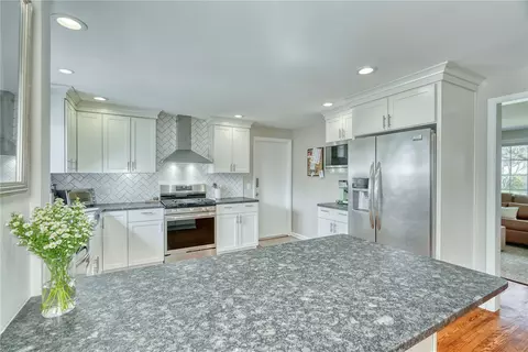 Kitchen - 41 Old North Hl, Irondequoit, NY 14617 photo 4 of 7