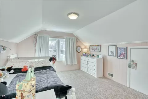 Bedroom - 41 Old North Hl, Irondequoit, NY 14617 photo 9 of 10