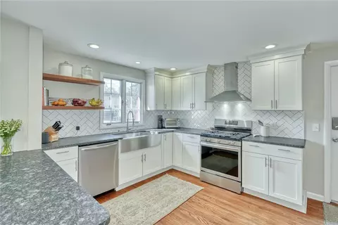 Kitchen - 41 Old North Hl, Irondequoit, NY 14617 photo 5 of 7