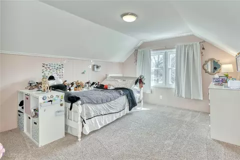 Bedroom - 41 Old North Hl, Irondequoit, NY 14617 photo 8 of 10