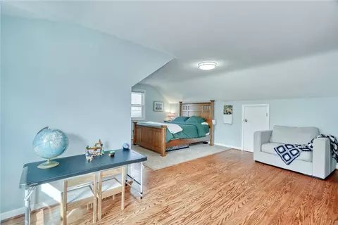 Bedroom - 41 Old North Hl, Irondequoit, NY 14617 photo 4 of 10