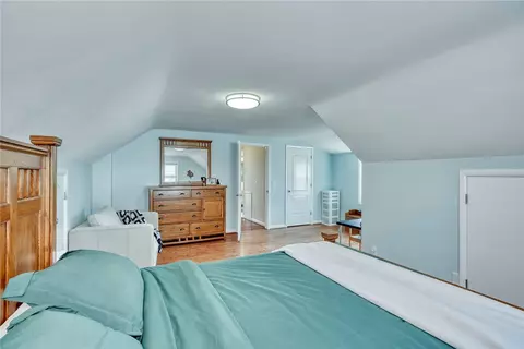 Bedroom - 41 Old North Hl, Irondequoit, NY 14617 photo 7 of 10