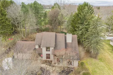 7 Bay Colony Dr, Pittsford, NY 14534