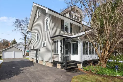 35 Hathaway Rd, Irondequoit, NY 14617