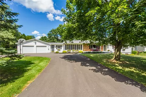 5194 Laura Ln, Canandaigua, NY 14424