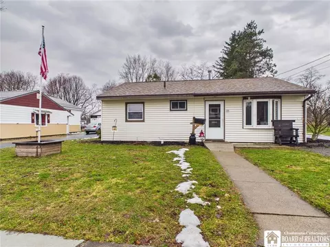 14 Plymouth Ave, Franklinville, NY 14737