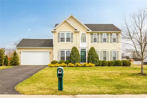 1447 Emma Ln, Farmington, NY 14425