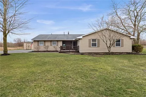 11046 W Scott Rd, Ridgeway, NY 14103