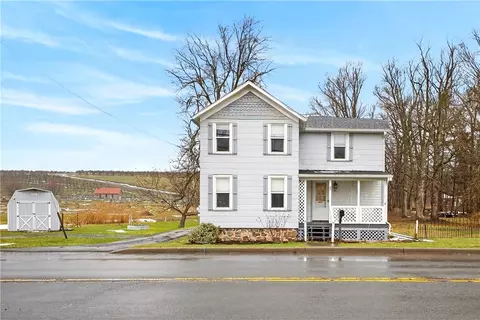 47 Carlton St, Sodus, NY 14551