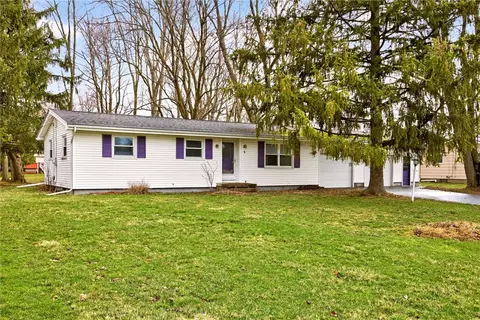 4 Birchwood Dr, Wheatland, NY 14546