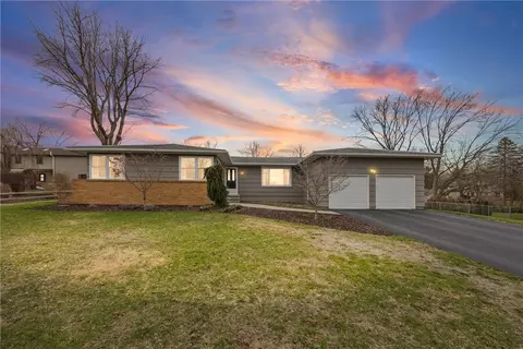 4 Putting Green Ln, Perinton, NY 14526