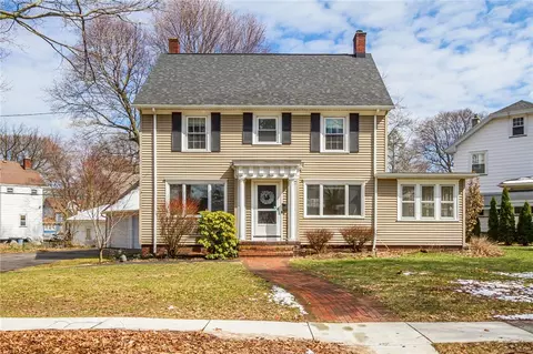 140 Rutledge Dr, Rochester, NY 14621