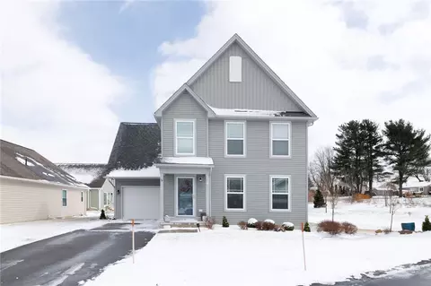 16 Parkglen Dr, Henrietta, NY 14467