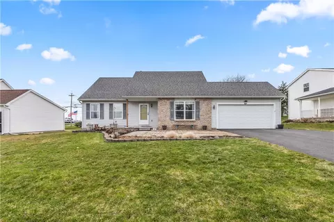 87 Chiswick Dr, Riga, NY 14428