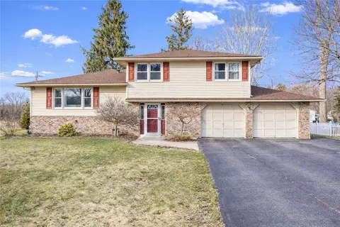658 Regina Dr, Webster, NY 14580