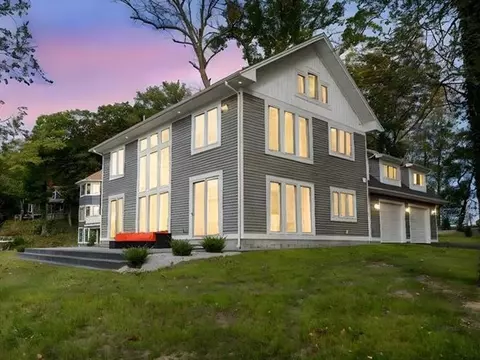 673 Seneca Rd, Irondequoit, NY 14622