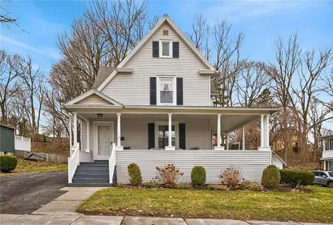 18 Pleasant St, Clifton Springs, NY 14432