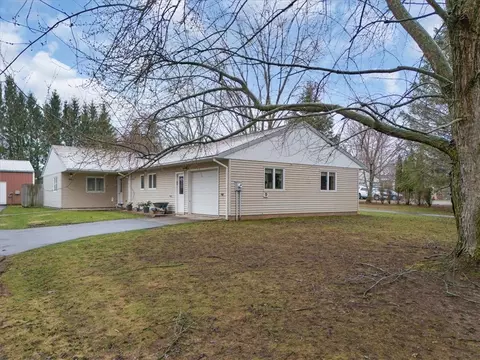 1740 Kenyon Rd, Ontario, NY 14519