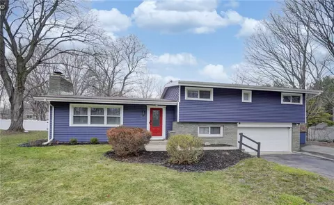 465 Holt Rd, Webster, NY 14580