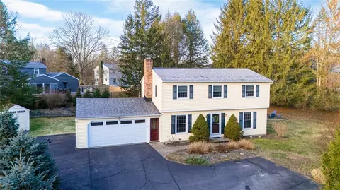 5 Sugarwood Dr, Pittsford, NY 14534