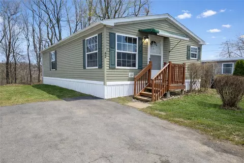 42 Sebastian Dr, Rochester, NY 14625