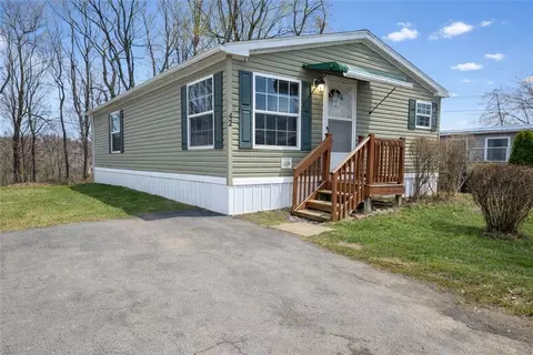 42 Sebastian Dr, Rochester, NY 14625