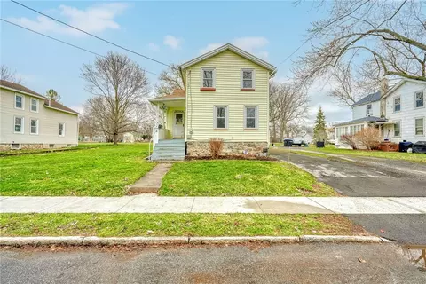 126 Phoenix St, Canandaigua, NY 14424