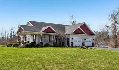 65 Edgewood Dr, Batavia, NY 14020