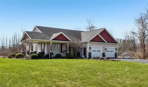 65 Edgewood Dr, Batavia, NY 14020