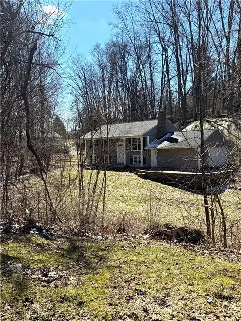 47 Brooktree Dr, Perinton, NY 14526