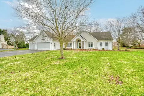 5 Woodrose Dr, Webster, NY 14580