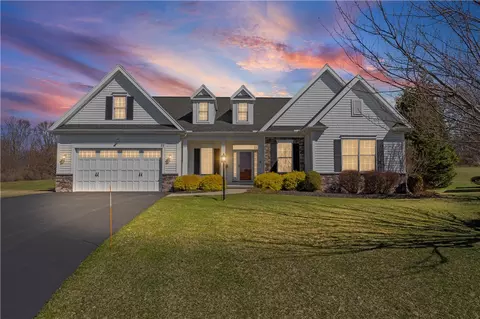 77 Stonefield Mews Ln, Pittsford, NY 14534