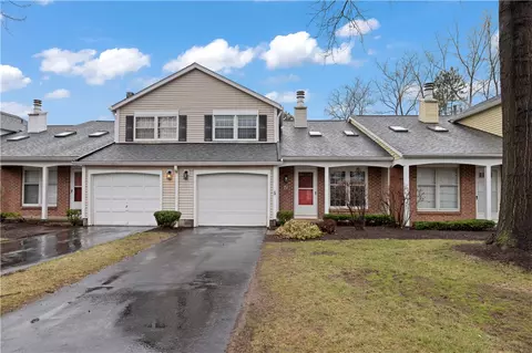 71 Old Pine Ln, Greece, NY 14615