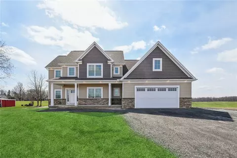 1 Stella Ln, Ogden, NY 14559