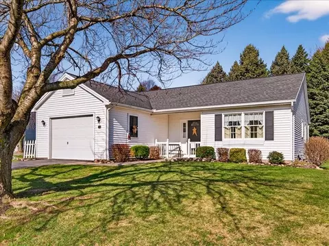 53 Freedom Pond Ln, Chili, NY 14514