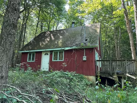 9272 Morrison Rd, Farmersville Station, NY 14060