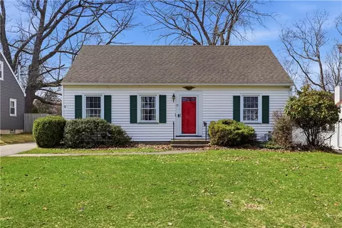 37 Oakmount Dr, Irondequoit, NY 14617