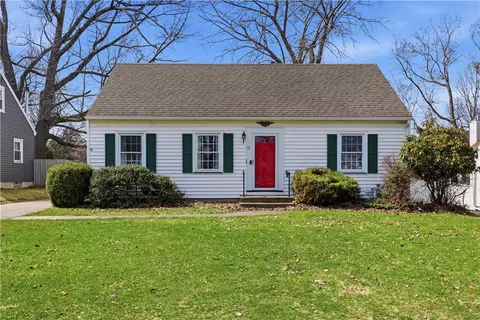 37 Oakmount Dr, Irondequoit, NY 14617