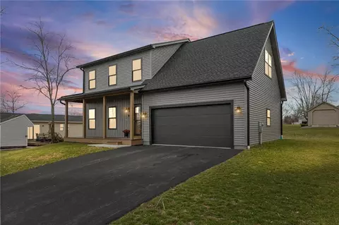 11 Berry Grove Ln W, Brockport, NY 14420