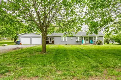 49 Silver St, Clifton Springs, NY 14432