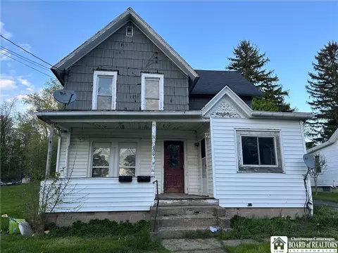 23 Oak St, Hanover, NY 14136