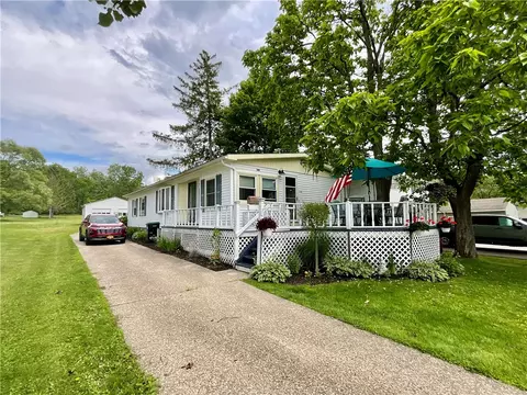 4753 E Lake Rd, Livonia, NY 14487