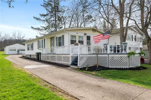 4753 E Lake Rd, Livonia, NY 14487