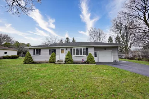 18 Palo Alto Dr, Rochester, NY 14623
