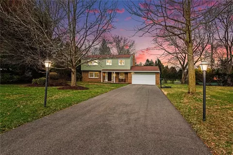 16 Musket Ln, Pittsford, NY 14534