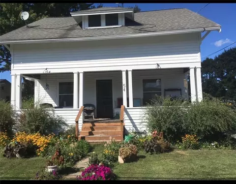 54 Chapel St, Seneca Falls, NY 13148