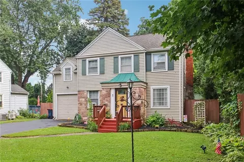 38 Kiniry Dr, Irondequoit, NY 14609